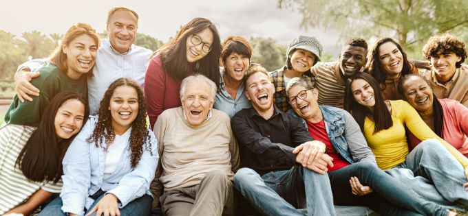 Article_Happy-Multigenerational-People-in-Park-680x315px